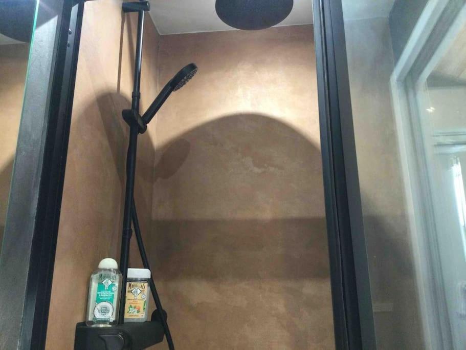 ניס Studio De Charme Au Coeur De La Vieille Ville מראה חיצוני תמונה